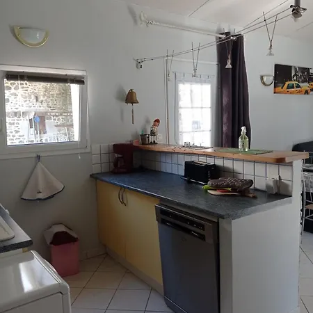 Maisonnette Plein Pied - 2km De La *