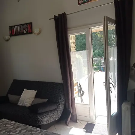 Maisonnette Plein Pied - 2km De La *